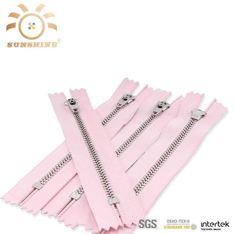 Lovely pink silver teeth nickel free metal zippers for ladies garment